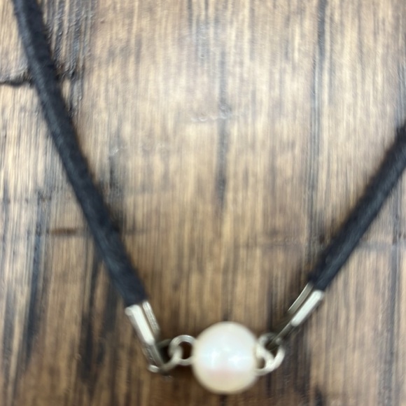 Faux Pearl floats on a Brown Leather Necklace. Choker 70’s vibe Silver Tone - Picture 6 of 8